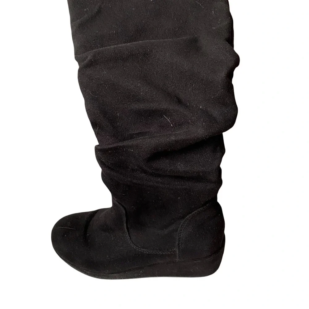 Black wedge boot